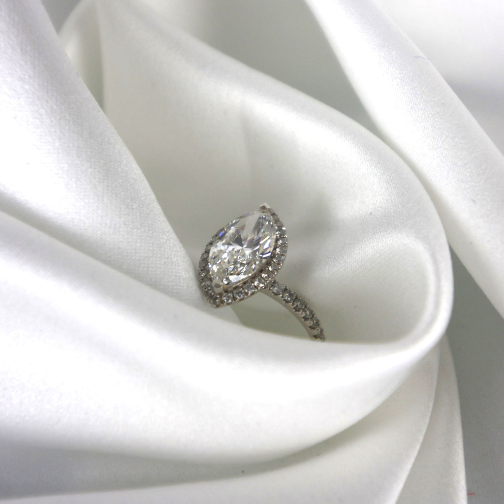 Pear-cut diamond ring