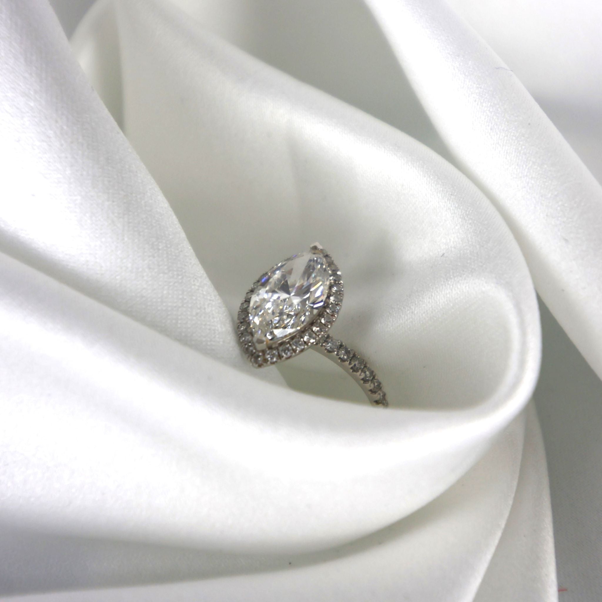 Pear-cut diamond ring